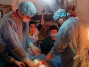 Tin tức - Công bố hình ảnh ca mổ hi hữu cứu sống sản phụ ngay tại nhà