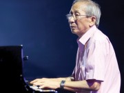 Làng sao - NS Nguyễn Ánh 9 nhập viện lúc nửa đêm, đang hôn mê