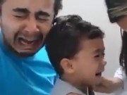 Làm mẹ - Clip hài hước ông bố cho con đi tiêm khóc to hơn con