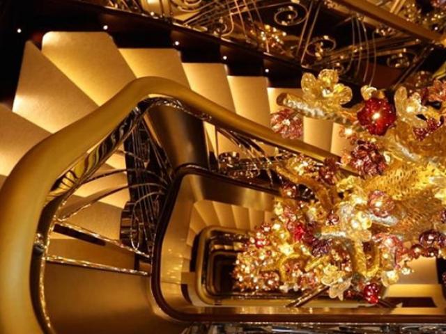 Ngàn lẻ một cách dát vàng của giới siêu giàu