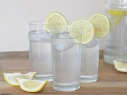 Sức khỏe - Những tác hại không ngờ khi uống nước chanh giảm cân