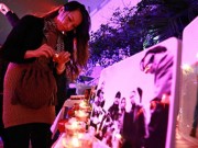 Làng sao - Nến rực sáng đêm sinh nhật Bức Tường "nhớ" Trần Lập