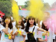 Tin tức - Bản đồ Việt Nam "nổi khối" bột màu từ gần 2.000 bạn trẻ