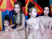 Làng sao - Con gái Elly Trần "quậy tưng" đáng yêu giữa sự kiện