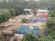 Tin tức - Phát hoảng với 'kho bom' dưới chân cầu Thanh Trì