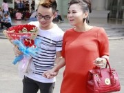 Thời trang - Thu Minh đeo túi da cá sấu gần nửa tỷ đi chấm thi