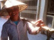 Tin tức - Người đàn bà mù gần 10 năm lần đường đi bán cá