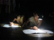 Tin tức - Giá điện, xăng vừa qua cùng tăng: Có bất lợi cho người dân?