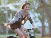 Thời trang - Triệu Thị Hà bỏ xế hộp khoe dáng với xe đạp