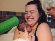 Bà bầu - Khoảnh khắc đắt giá: Mẹ gặp con sau 9 tháng mong chờ