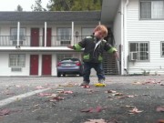 Clip Eva - Bé 2 tuổi nhảy popping như người lớn