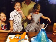 Làng sao - Cặp sinh đôi nhà Hồng Nhung đón tuổi lên 3