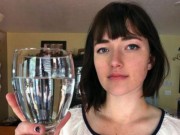 Tin tức - Bệnh lạ: Cô gái bị dị ứng với nước mắt của chính mình