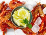 Sức khỏe - Ăn tôm không đúng cách có thể chết người?