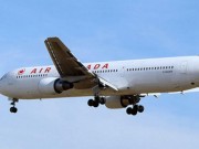 Tin tức - Canada: Máy bay hạ cánh khẩn cấp vì khách cắn tiếp viên