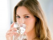 Sức khỏe - Uống nước khi ăn sẽ gây hại