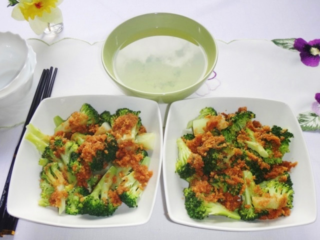 Luộc súp lơ xanh kiểu mới, đơn giản lại ngon