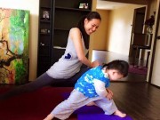 Làng sao - Dương Mỹ Linh tập yoga cùng con trai Bằng Kiều