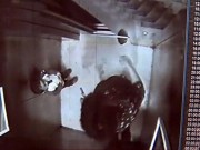 Làm mẹ - Con 3 tuổi đẩy mẹ ngã từ tầng 5 thang máy tử vong