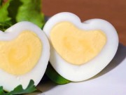 Bếp Eva - Mẹo luộc trứng hình trái tim siêu dễ