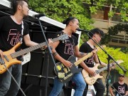 Giải trí - Fan hào hứng hát rock cùng Phạm Anh Khoa trên xe tải