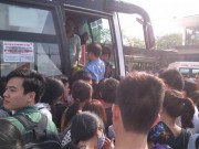 Tin tức - Nguy cơ 'vỡ trận' bến xe trong ngày nghỉ lễ đầu tiên