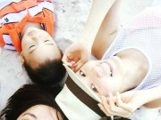Làng sao - Dương Trương Thiên Lý đùa nghịch cùng con trên bãi biển