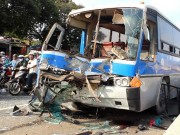 Tin tức - Tai nạn liên hoàn giữa 5 ô tô, một xe khách nát đầu