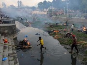 Tin tức - Động đất Nepal: 6.204 người chết, thủ đô nặng mùi tử khí