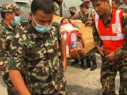 Tin tức - Thảm họa động đất Nepal: Bác sĩ dùng nắm đấm cứu người