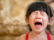 Làm mẹ - Trị con hay "ăn vạ" bằng quát mắng là kém cỏi