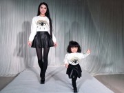 Thời trang - Choáng với show hàng hiệu của bé gái 2 tuổi