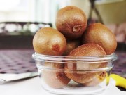 Bếp Eva - Mẹo gọt kiwi siêu nhanh, không bị nát