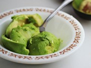 Làm mẹ - Mùa hè đừng quên mua bơ cho bé ăn dặm