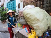 Tin tức - Chị ve chai: 'Tôi gần kiệt sức chờ 5 triệu yên rồi’