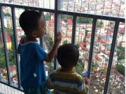 Nhà đẹp - Chỉ tốn 200.000 đồng xây lưới bảo vệ con, sao phải tiếc?