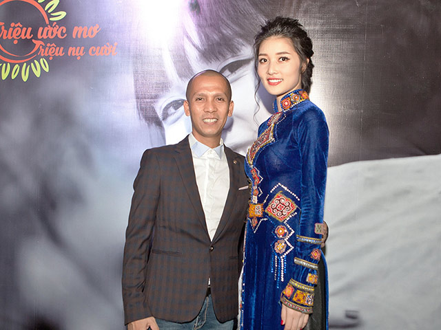 Triệu Thị Hà thân thiết bên Minh Tâm Bùi