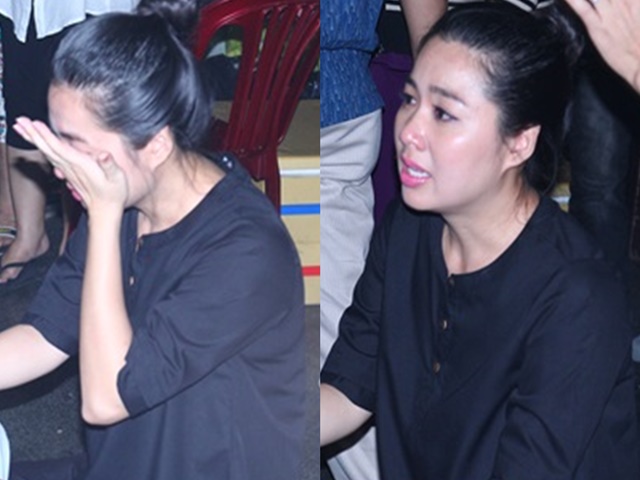 Lê Khánh khóc nghẹn khi đến viếng Duy Nhân