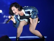 Làng sao - Demi Lovato "dập tan" oi bức cùng 80 ca sĩ Việt