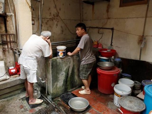 Ảnh: Hàng trăm hộ dân “khát nước” giữa Thủ đô