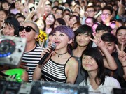 Làng sao - Tóc Tiên nghẹt thở trong vòng vây fans Hà Nội