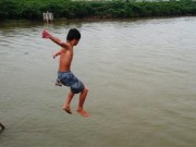 Tin tức - Nghệ An: 2 học sinh tắm sông bị mất tích