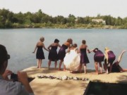 Clip Eva - Ngày cưới, cô dâu ngã tuột cả váy