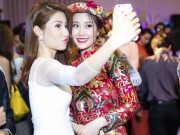 Làng sao - Á hậu Diễm Trang thân thiết với Diễm My 9X tại sự kiện