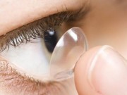 Sức khỏe - Bị ký sinh trùng ăn mòn giác mạc vì dùng kính áp tròng