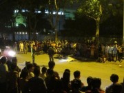 Tin tức - Người cha khóc ngất bên thi thể con trai