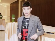 Làng sao - Nathan Lee khoe vẻ bảnh bao với "cây" hàng hiệu