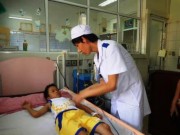 Sức khỏe - Ăn cua đá, 1 bé trai tử vong