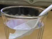 Sức khỏe - Cẩn trọng với nước ép trái cây trôi nổi