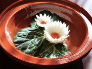 Bếp Eva - Tỉa hoa sen đơn giản từ hành tây